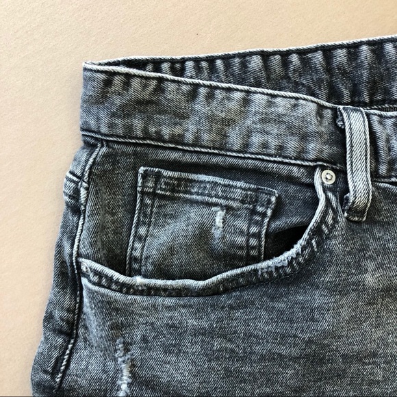 - H&M Mineral Washed Cutoff Denim Shorts - Picture 5 of 11